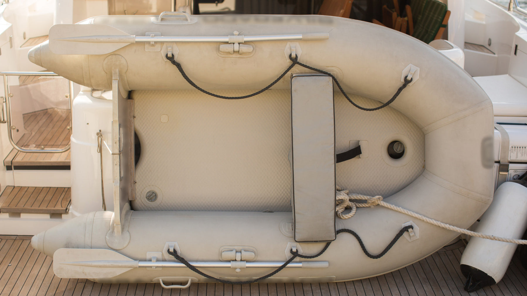 Inflatable boat and semi-rigid boat, what are the differences ?
